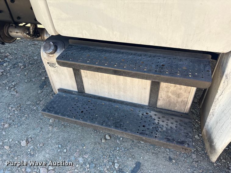 image for item YA1092 2017 Freightliner Business Class M2 box truck