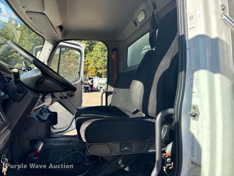 image for item YA1092 2017 Freightliner Business Class M2 box truck