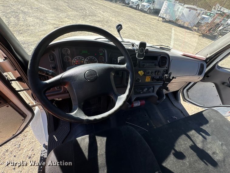 image for item YA1092 2017 Freightliner Business Class M2 box truck