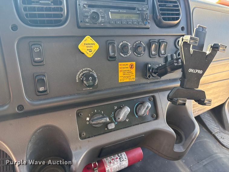 image for item YA1092 2017 Freightliner Business Class M2 box truck