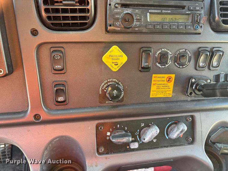 image for item YA1092 2017 Freightliner Business Class M2 box truck