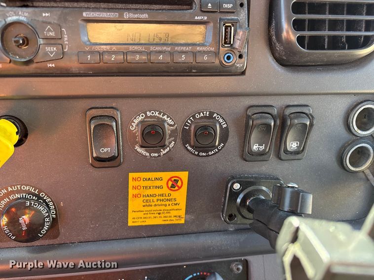 image for item YA1092 2017 Freightliner Business Class M2 box truck