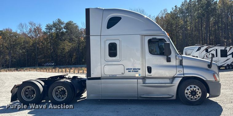 CAMIóN CAMAROTE 2016 FREIGHTLINER