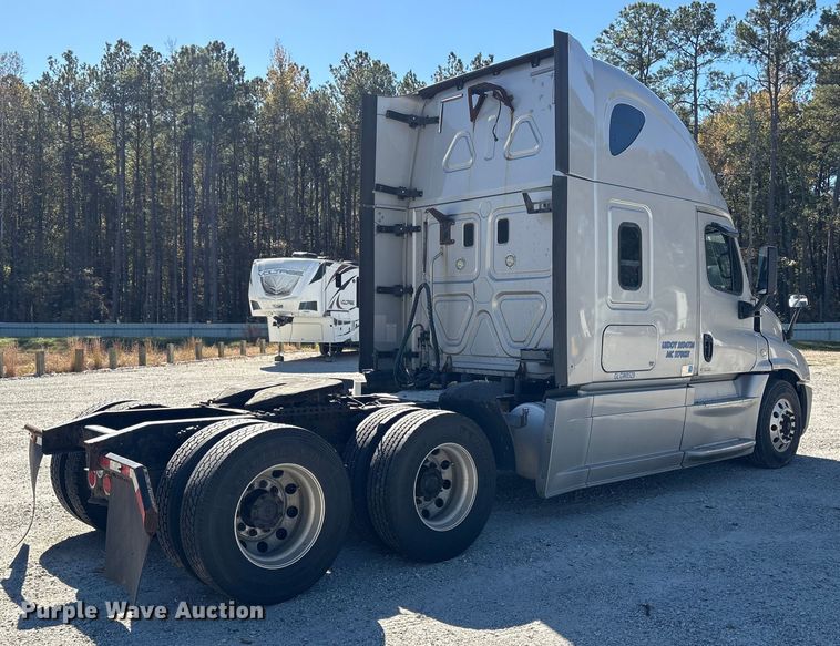 CAMIóN CAMAROTE 2016 FREIGHTLINER