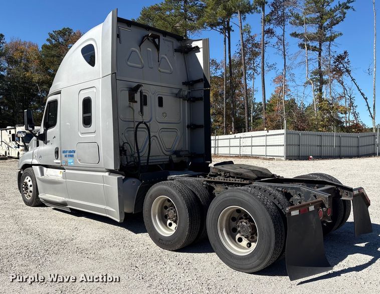 image for item YA1150 2016 Freightliner Cascadia semi truck