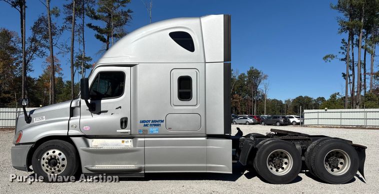 image for item YA1150 2016 Freightliner Cascadia semi truck