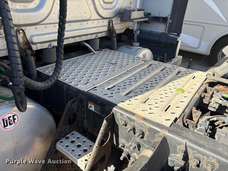 image for item YA1150 2016 Freightliner Cascadia semi truck