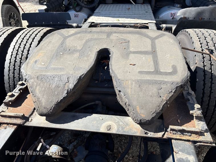 image for item YA1150 2016 Freightliner Cascadia semi truck