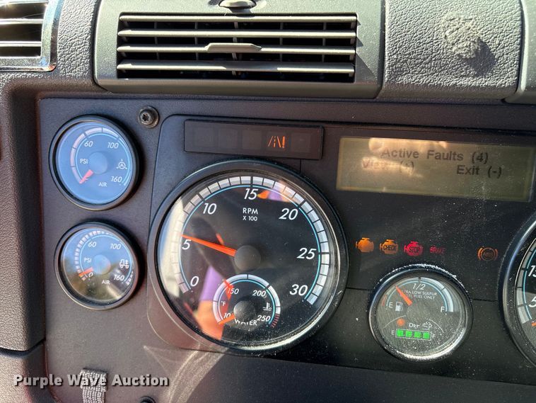 image for item YA1150 2016 Freightliner Cascadia semi truck