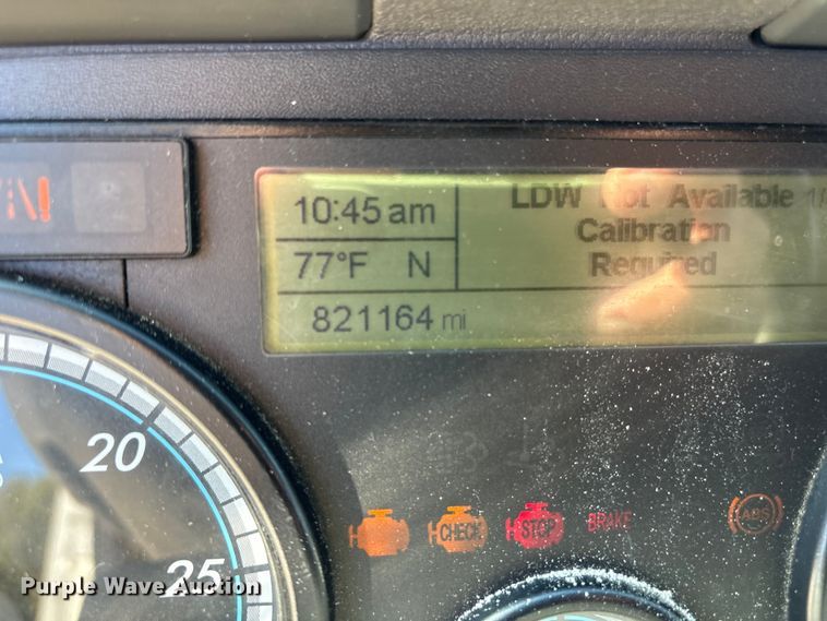 image for item YA1150 2016 Freightliner Cascadia semi truck