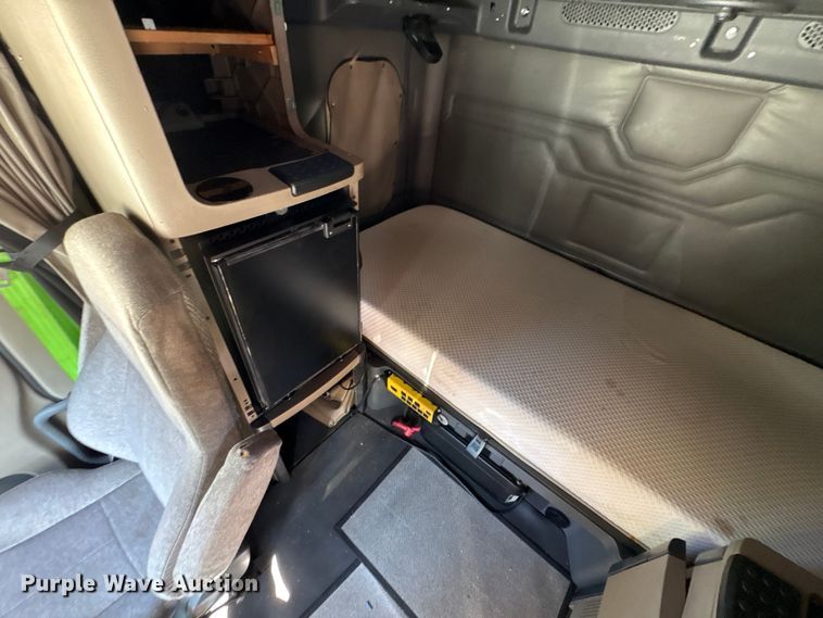 image for item YA1150 2016 Freightliner Cascadia semi truck