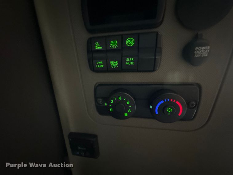 image for item YA1150 2016 Freightliner Cascadia semi truck