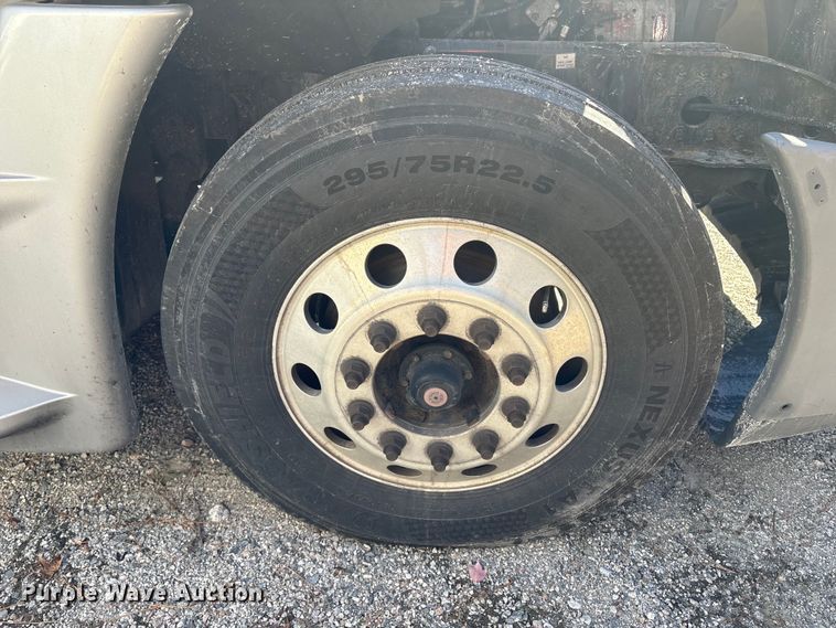 image for item YA1150 2016 Freightliner Cascadia semi truck