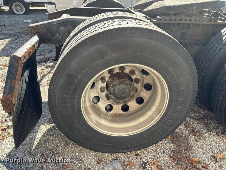 image for item YA1150 2016 Freightliner Cascadia semi truck