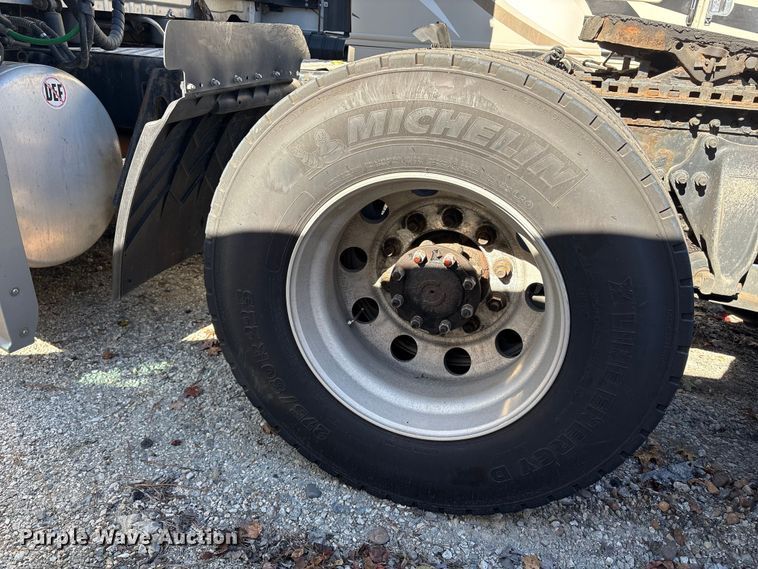 image for item YA1150 2016 Freightliner Cascadia semi truck