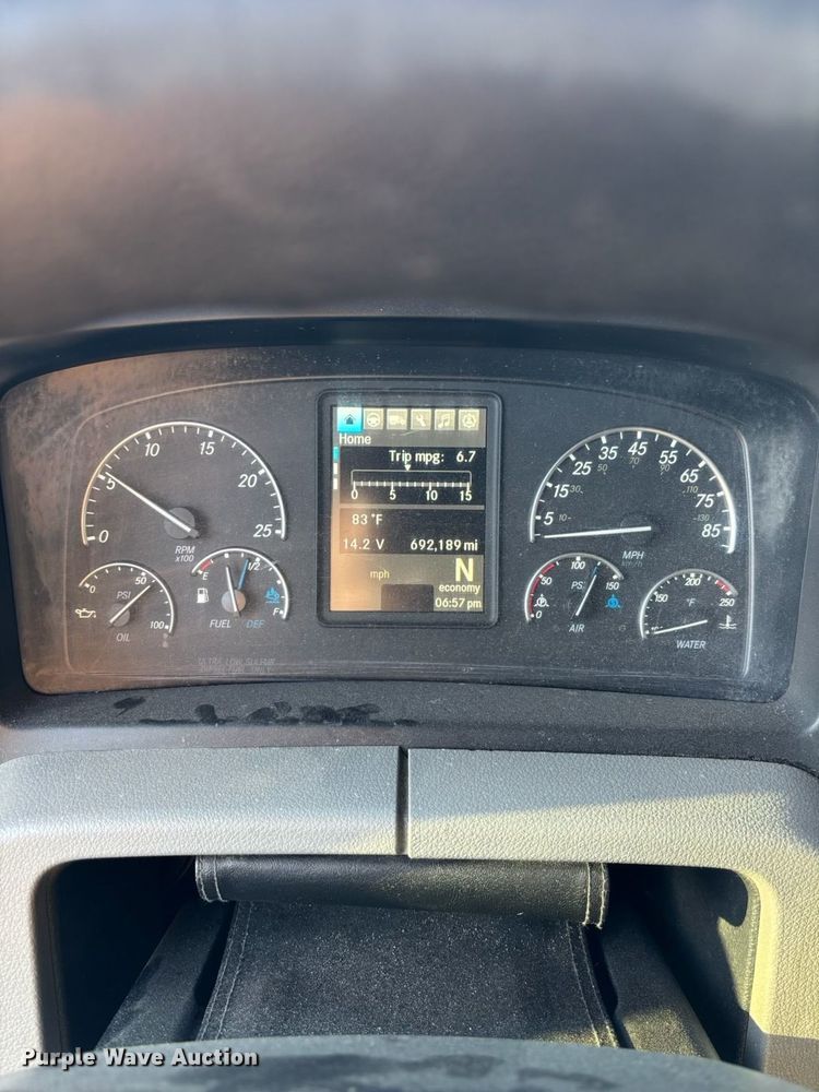 CAMIóN CAMAROTE 2019 FREIGHTLINER