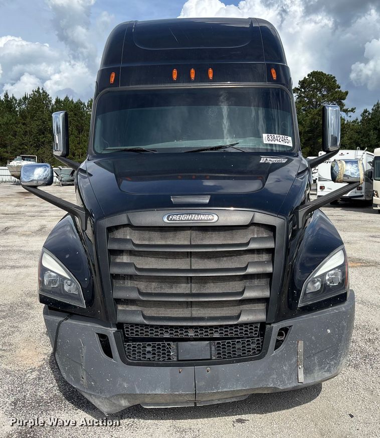 CAMIóN CAMAROTE 2019 FREIGHTLINER