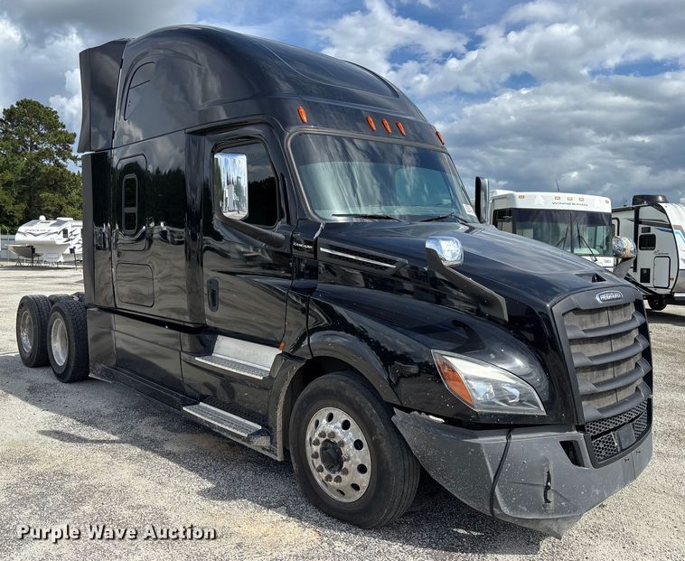 CAMIóN CAMAROTE 2019 FREIGHTLINER