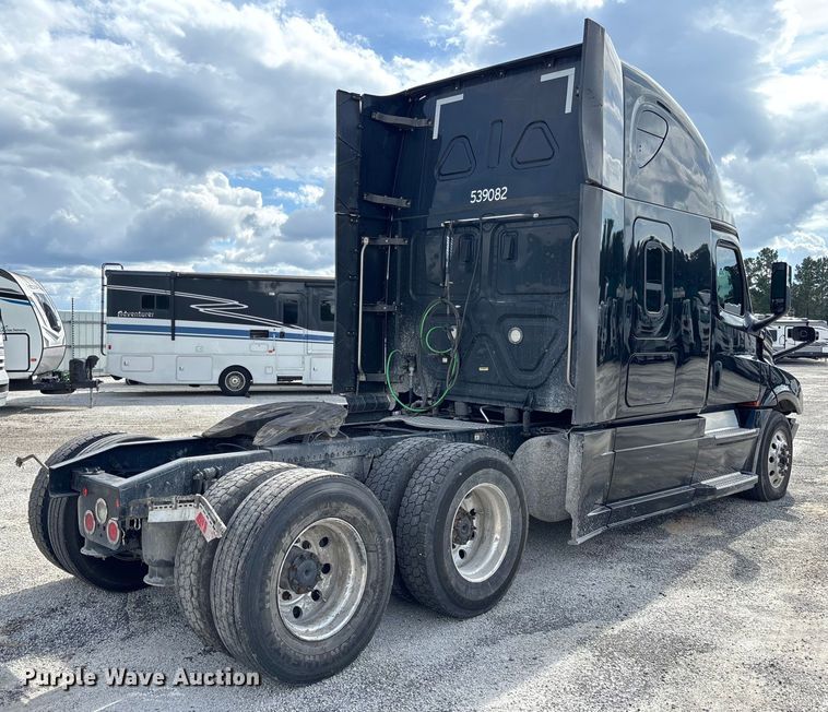 image for item YA1170 2019 Freightliner Cascadia semi truck