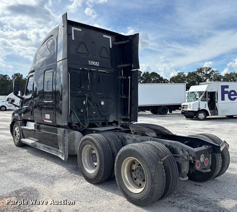 image for item YA1170 2019 Freightliner Cascadia semi truck