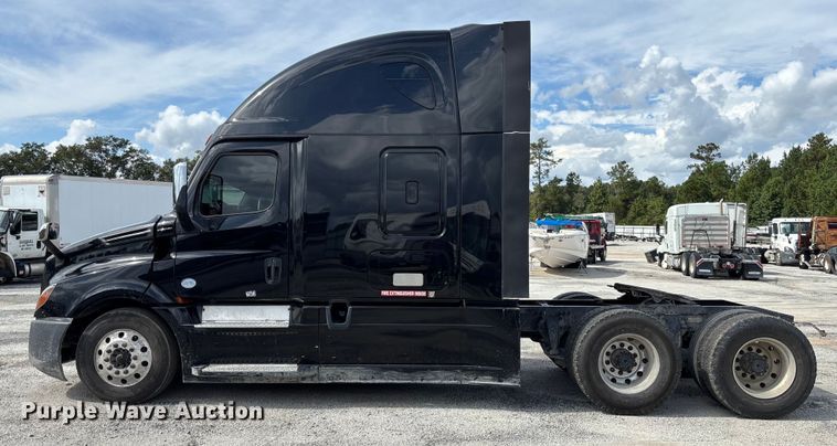 image for item YA1170 2019 Freightliner Cascadia semi truck