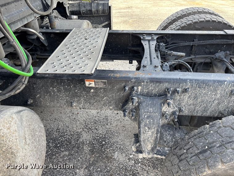 image for item YA1170 2019 Freightliner Cascadia semi truck