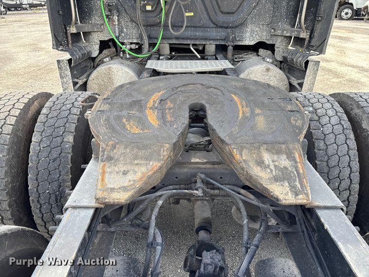 image for item YA1170 2019 Freightliner Cascadia semi truck