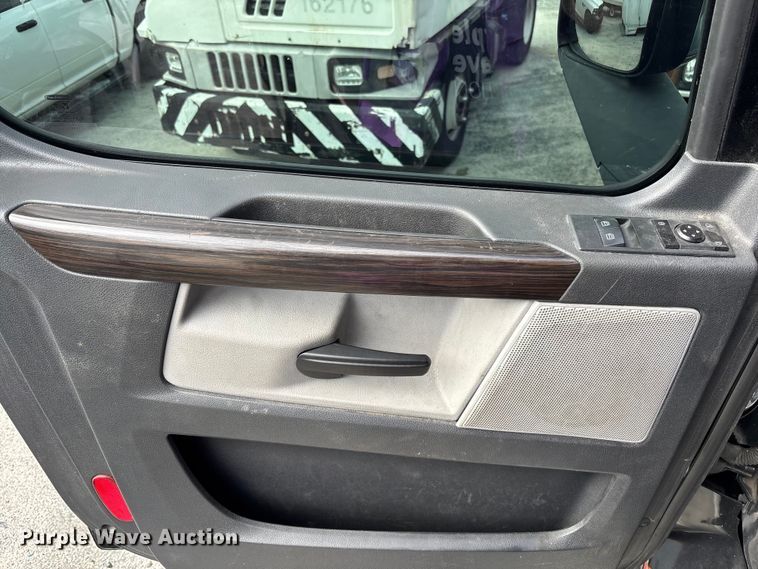 image for item YA1170 2019 Freightliner Cascadia semi truck