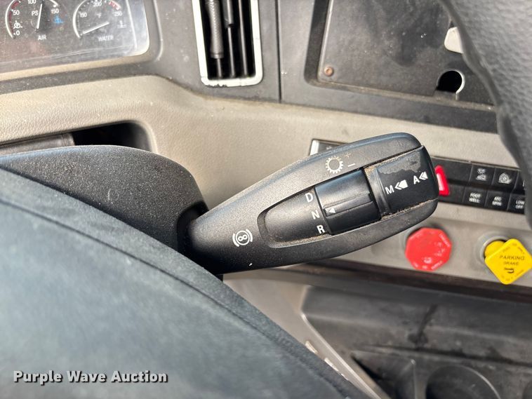 image for item YA1170 2019 Freightliner Cascadia semi truck