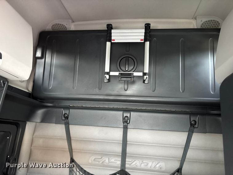 image for item YA1170 2019 Freightliner Cascadia semi truck