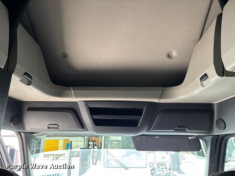 image for item YA1170 2019 Freightliner Cascadia semi truck