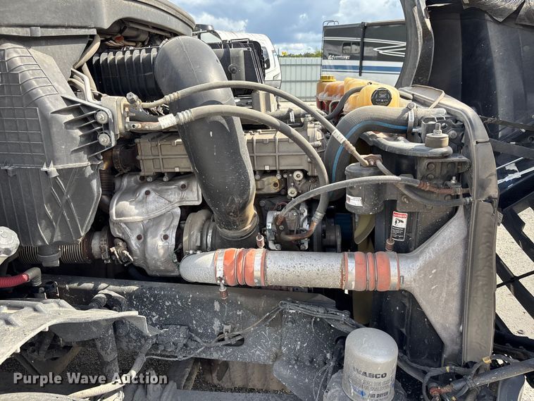 image for item YA1170 2019 Freightliner Cascadia semi truck