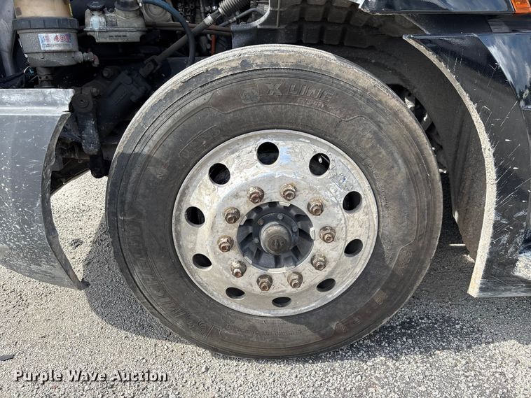 image for item YA1170 2019 Freightliner Cascadia semi truck