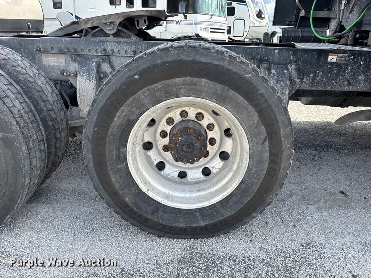 image for item YA1170 2019 Freightliner Cascadia semi truck