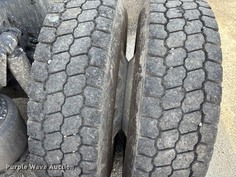 image for item YA1170 2019 Freightliner Cascadia semi truck