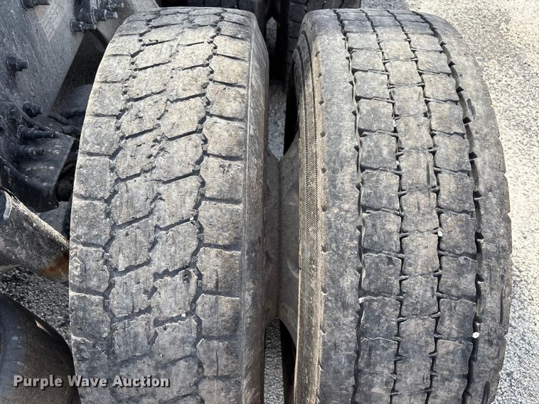 image for item YA1170 2019 Freightliner Cascadia semi truck