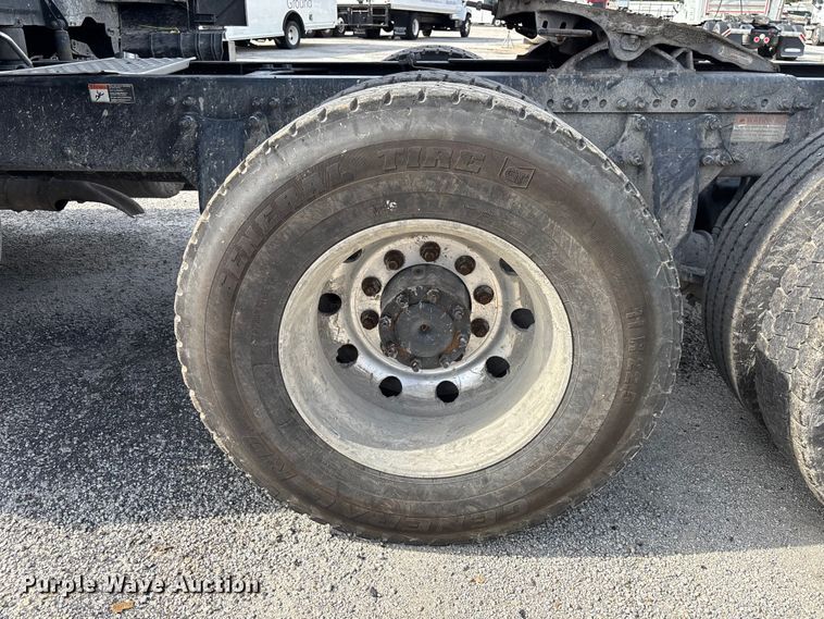 image for item YA1170 2019 Freightliner Cascadia semi truck