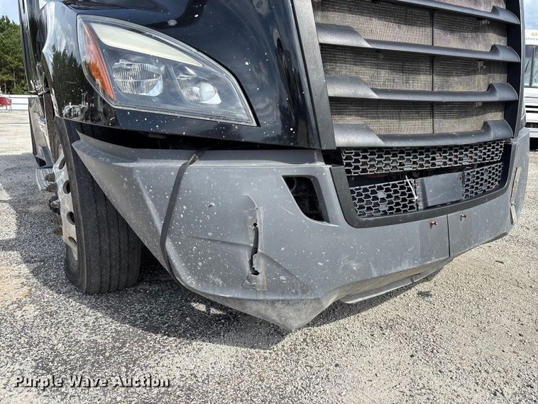 image for item YA1170 2019 Freightliner Cascadia semi truck