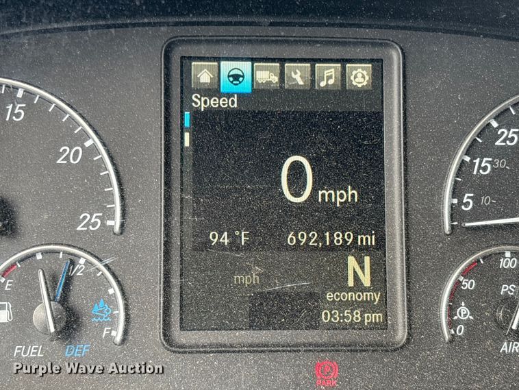 image for item YA1170 2019 Freightliner Cascadia semi truck