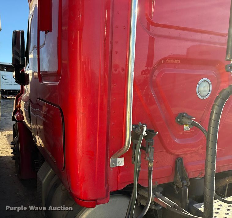 image for item YA1278 2018 Freightliner Cascadia semi truck