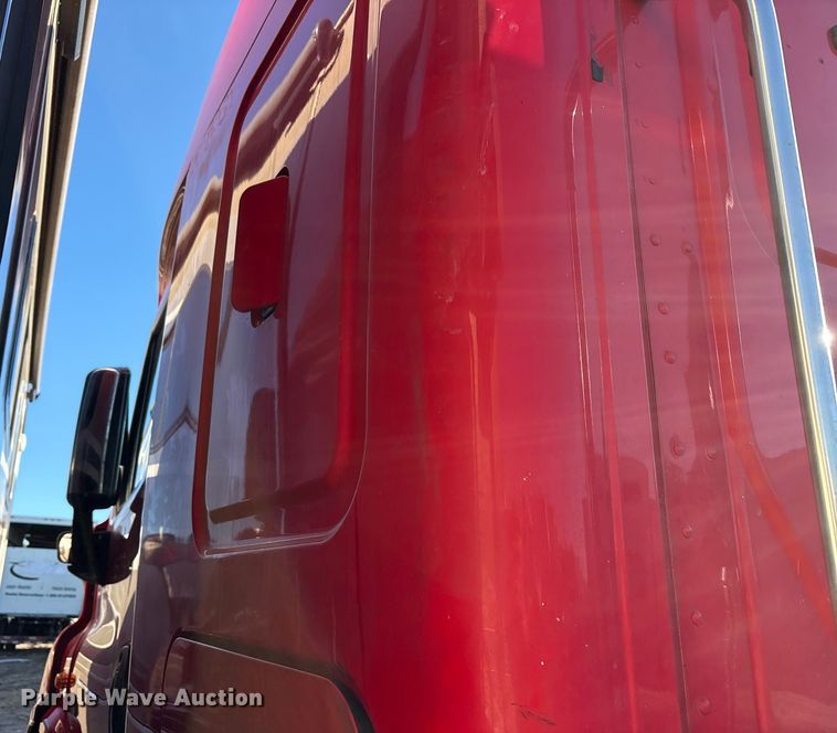 image for item YA1278 2018 Freightliner Cascadia semi truck