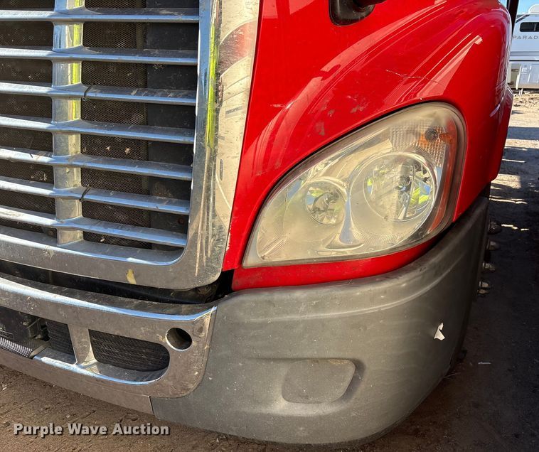 image for item YA1278 2018 Freightliner Cascadia semi truck