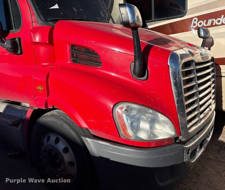 image for item YA1278 2018 Freightliner Cascadia semi truck