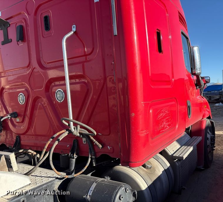 image for item YA1278 2018 Freightliner Cascadia semi truck