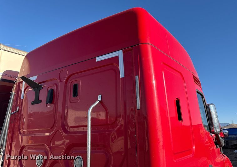 image for item YA1278 2018 Freightliner Cascadia semi truck