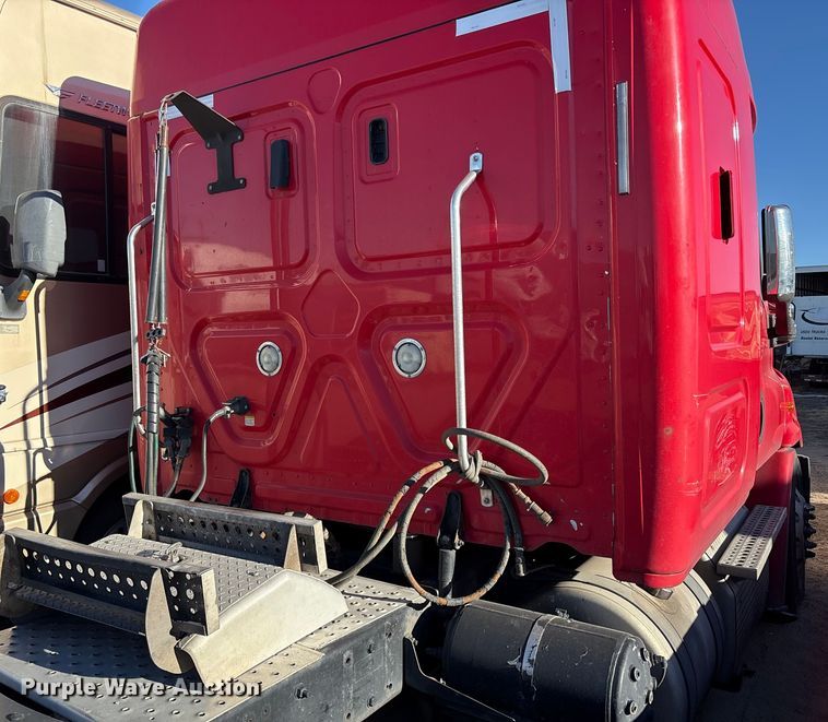 image for item YA1278 2018 Freightliner Cascadia semi truck