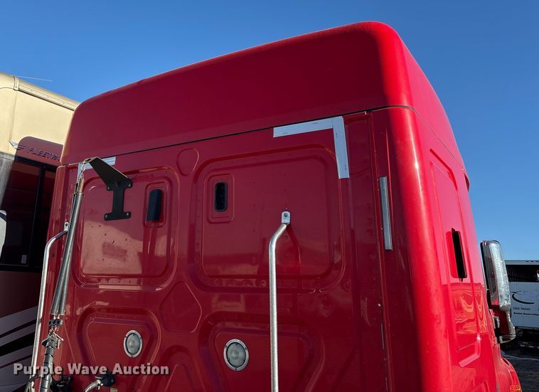 image for item YA1278 2018 Freightliner Cascadia semi truck