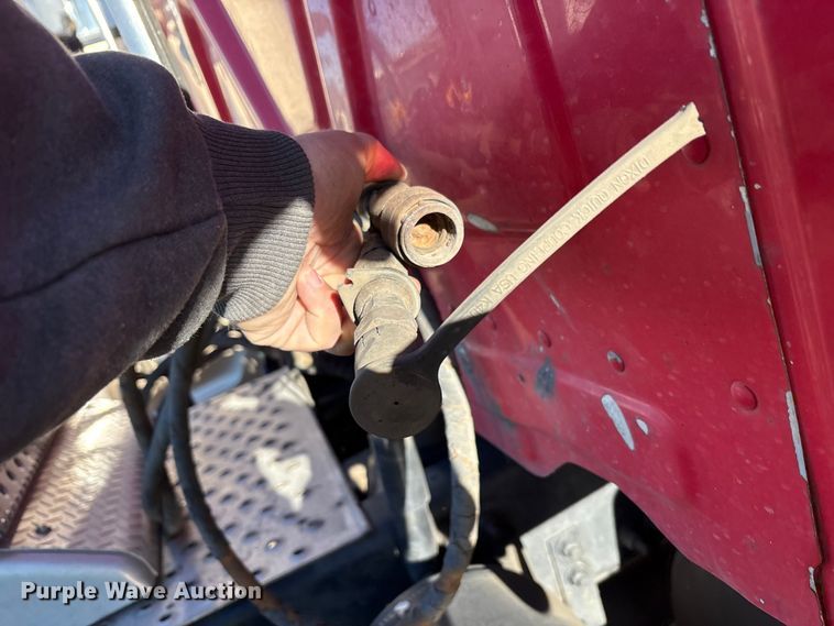 image for item YA1278 2018 Freightliner Cascadia semi truck