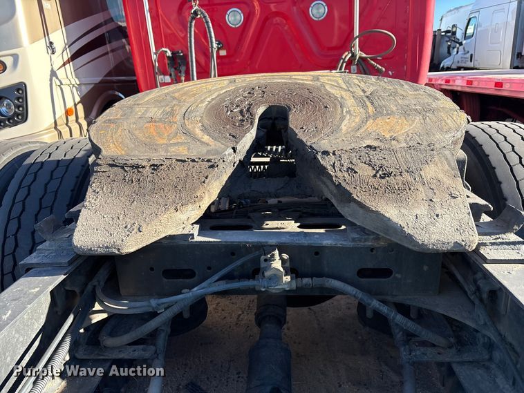 image for item YA1278 2018 Freightliner Cascadia semi truck