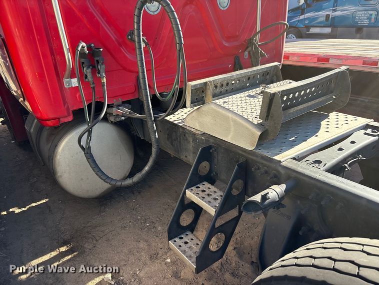 image for item YA1278 2018 Freightliner Cascadia semi truck